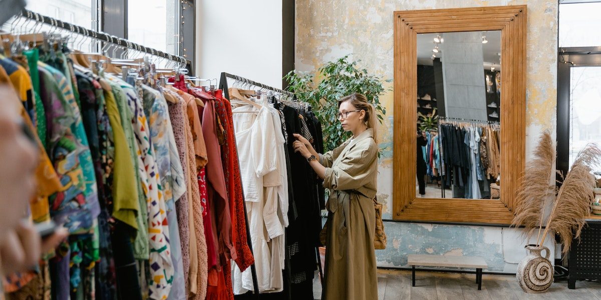 ¿Te apasiona el mundo de la moda? Transmite tu estilo con tu propia tienda de moda